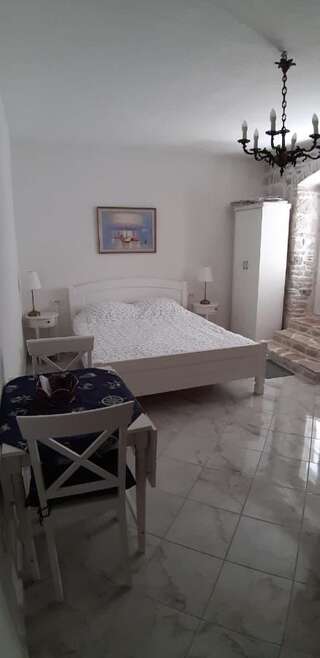 Проживание в семье Guesthouse Žmukić Пераст Номер-студио с балконом-9